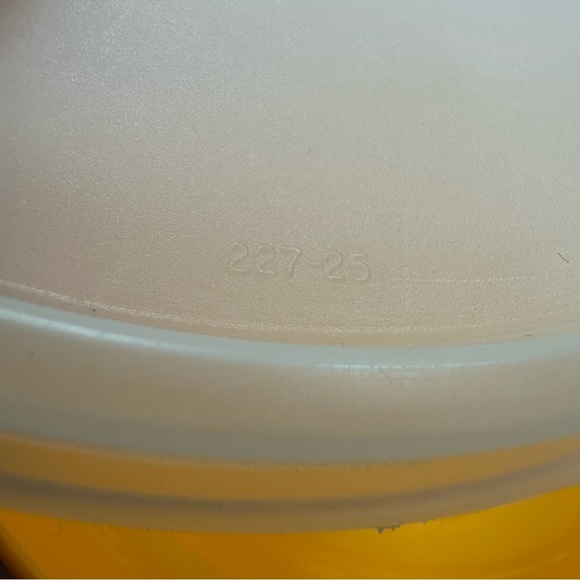 tupperware cereal Bowl with 3 clear seals "C" - Picture 7 of 7
